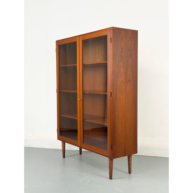 Danish Display Case in Teak by Børge Mogensen for Søborg Møbelfabrik, 1960s For Sale - Image 16 of 18