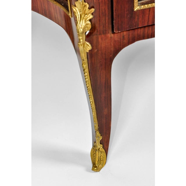 1900 - 1909 Early 20th Century French Sand Burl Wood Mirrored Hutch Cabinet Display Vitrine For Sale - Image 5 of 9