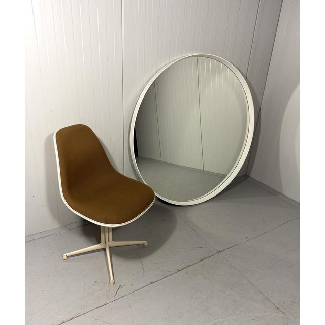 White Round Wooden Wall Mirror, 1970s For Sale - Image 6 of 18