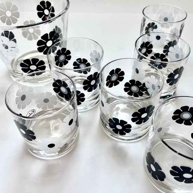 Glass 1960s Mod Daisy Mid-Century Cocktail Glasses & Matching Ice Bucket - Set of 7 For Sale - Image 7 of 9