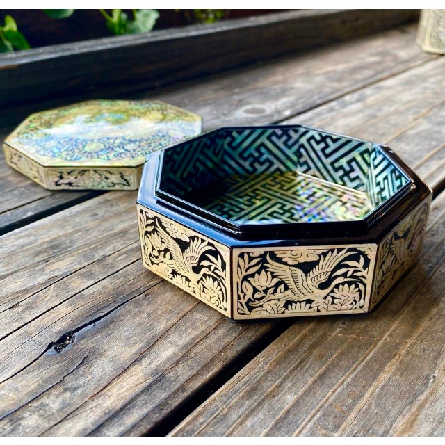 Korean Shin Do Najeonchilgi Mother-of-Pearl Octagonal Crane Lacquer Box For Sale - Image 10 of 16