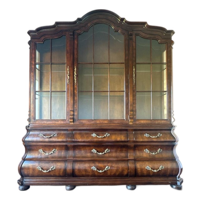 Vintage Henredon Dutch Louis XV Oak and Burl Wood Lighted Breakfront Cabinet For Sale