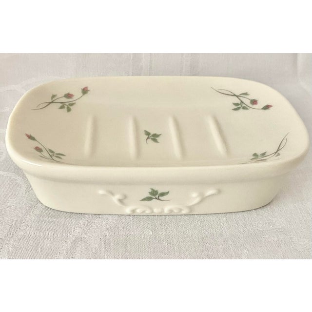 Late 20th Century Lenox Rose Manor Porcelain Soap Dish - Ivory With Pink Rosebuds Excellent Condition. For Sale In Denver - Image 6 of 12