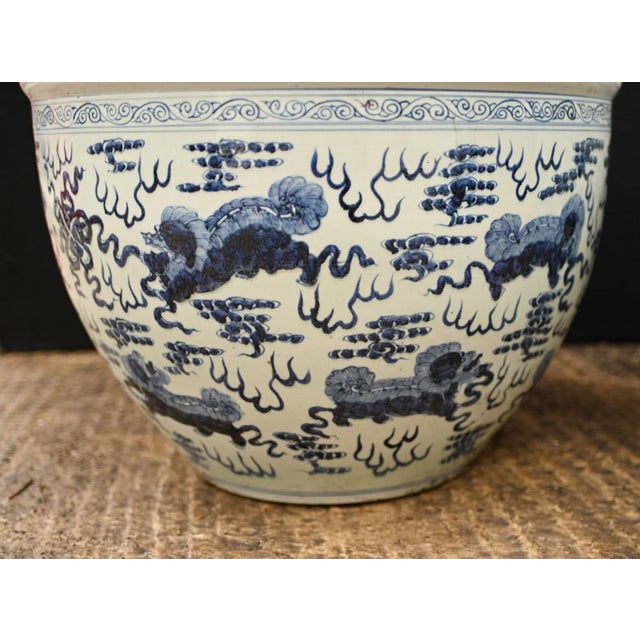 Chinese Blue and White Porcelain Planter Pots, Set of 2 For Sale - Image 5 of 12