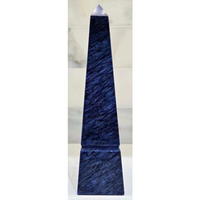 Hollywood Regency 1980s Blue Marble Obelisk by Great City Traders – Handcrafted Stone Sculpture For Sale - Image 3 of 9
