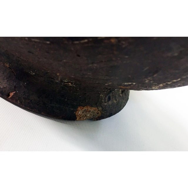 Charcoal Large African Bamana Pot With Lizard, Frog, Crocodile, and Spider Motif For Sale - Image 8 of 13