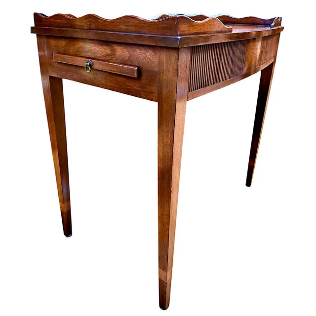Georgian-Style Kittinger Tea Table With Scalloped Gallery and Two Pullout Trays For Sale In San Francisco - Image 6 of 10
