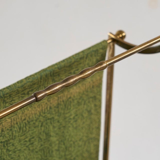 Green Mid-Century Modern Magazine Rack in Patinated Brass and Green Fabric, 1940s For Sale - Image 8 of 9