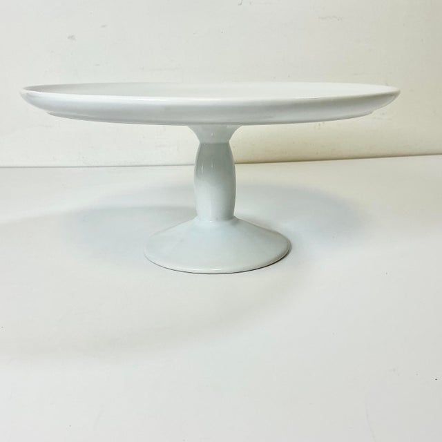 Late 20th Century Vintage Minimalist Americana French Style Pottery Barn Le Blanc Porcelain Cake Stand For Sale - Image 5 of 8