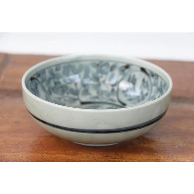 Gray 20th Century Japanese Arita Ware Bowl For Sale - Image 8 of 13