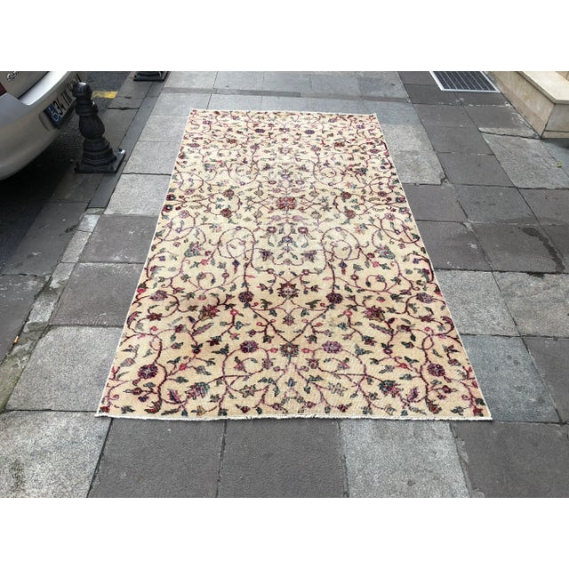 1960s Vintage Turkish Oushak Rug - 4′7″ × 8′4″ For Sale - Image 10 of 10