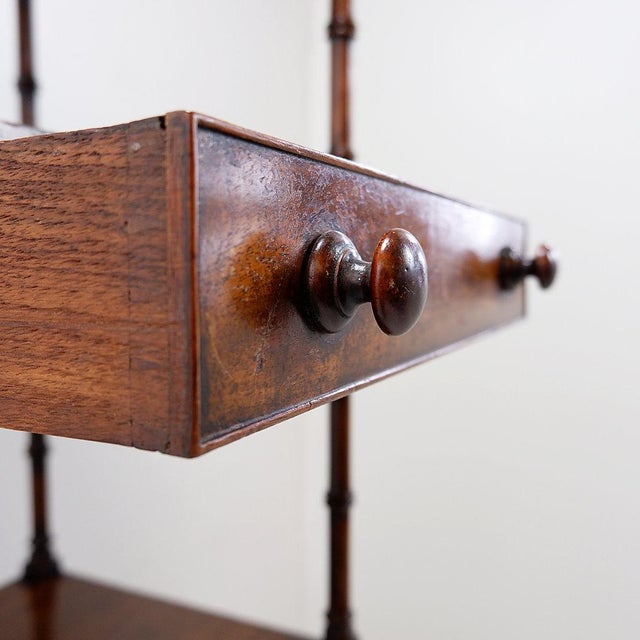 Antique English Sheraton mahogany shelf Mahogany shelf in the style of George IV or William IV from the mid-19th century,...