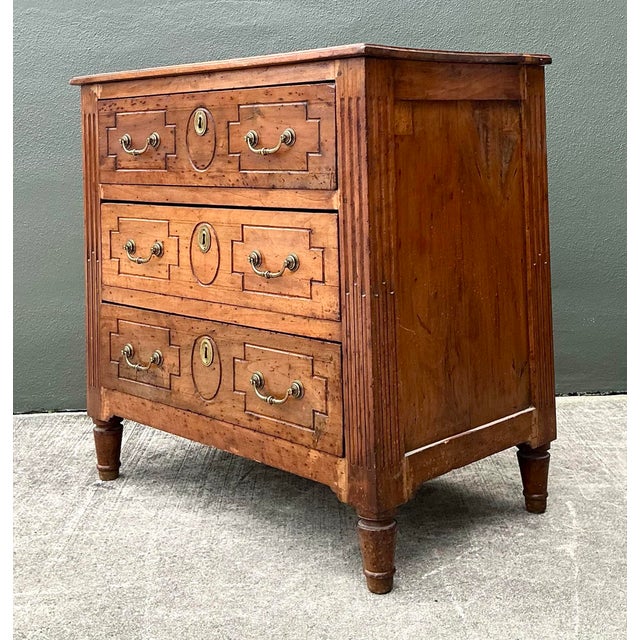 Vintage Louis XV Fluted Chest of Drawers For Sale - Image 12 of 12