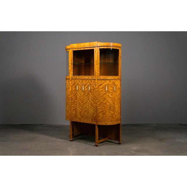 Art Deco Display Case in Birch For Sale - Image 4 of 18
