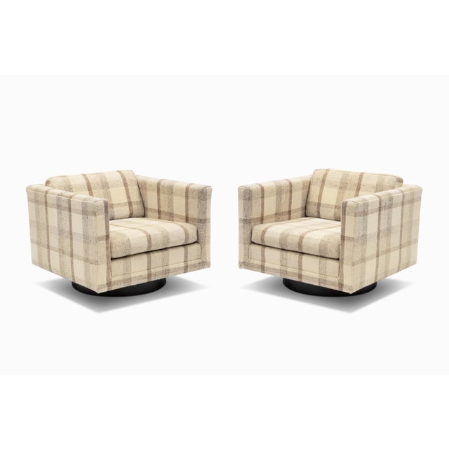Here is an amazing, all original pair of Model 1461 swivel chairs by Harvey Probber, circa 1960s. These handsome cube...