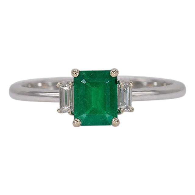Colombian Emerald Ring With Earth-Mined Diamond Accents: Solid 14k Gold, Size 6.75 For Sale