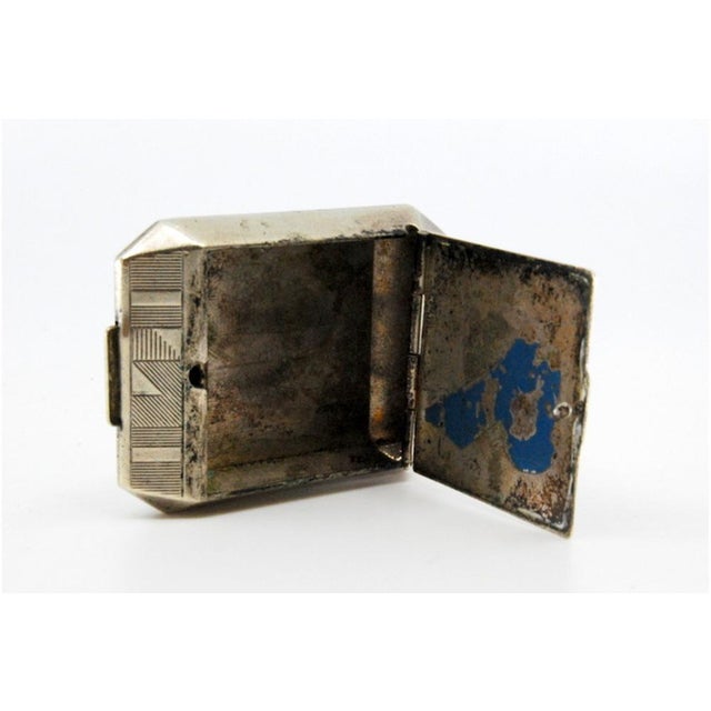 Silver Pill Box with Hinged Lid, in Good conditions. Designed 1920 to 1949
