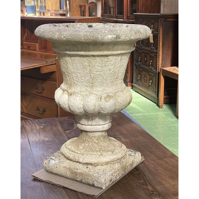 Medici vase in reconstituted stone from the 70s - H=54cm, Diam=40cm.