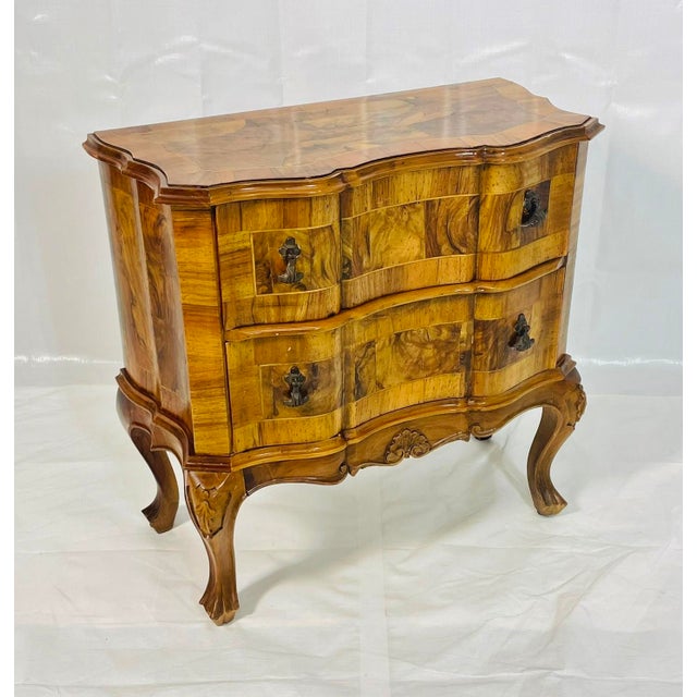 Italian Vintage Walnut Bombe Chest With Sculpted Legs For Sale - Image 4 of 18