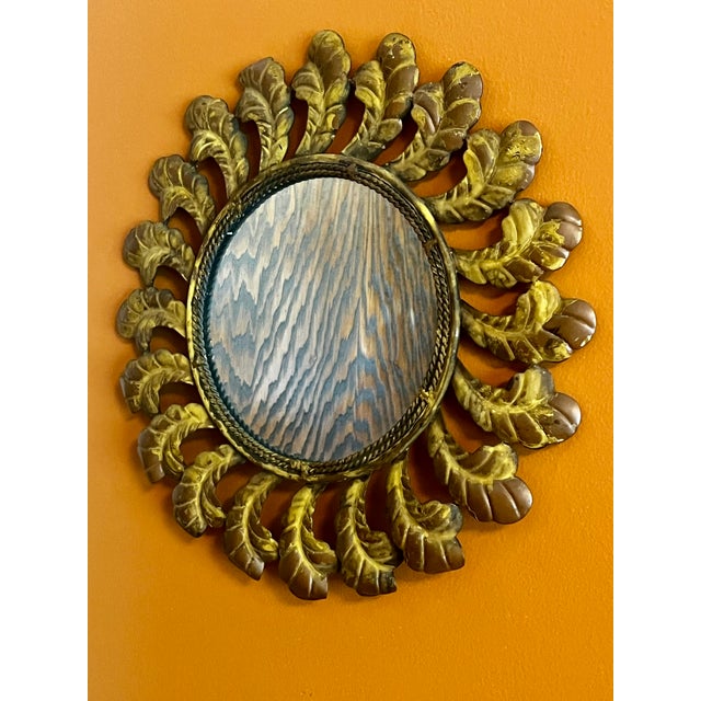 Mirror in good condition, measuring 16” overall diameter, with the central mirror surrounded by a rope-twist bezel is 9"...