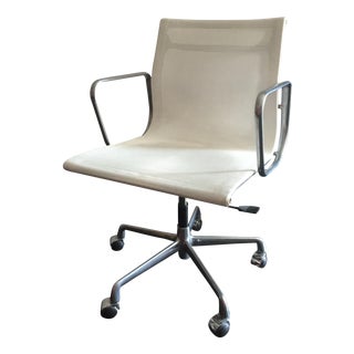 Eames Style Aluminium Group Chair - White For Sale