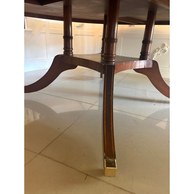Antique Mahogany and Yew Wood Crossbanded Fourteen-Seater Circular Centre Dining Table, 1920 For Sale - Image 11 of 17