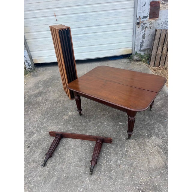 19th Century English Mahogany Dining Table, Likely by Gillows For Sale In Richmond - Image 6 of 9