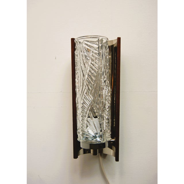 1960s Pair of Vintage 1960s Swedish Wall Lamps - Elegant Design in Crystal Glass, Teak and Chrome For Sale - Image 5 of 12