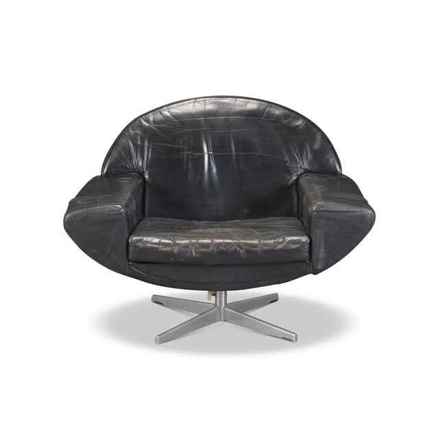 Johannes Andersen Johannes Andersen "Capri" Swivel Lounge Chair In Black Leather For Sale - Image 4 of 5