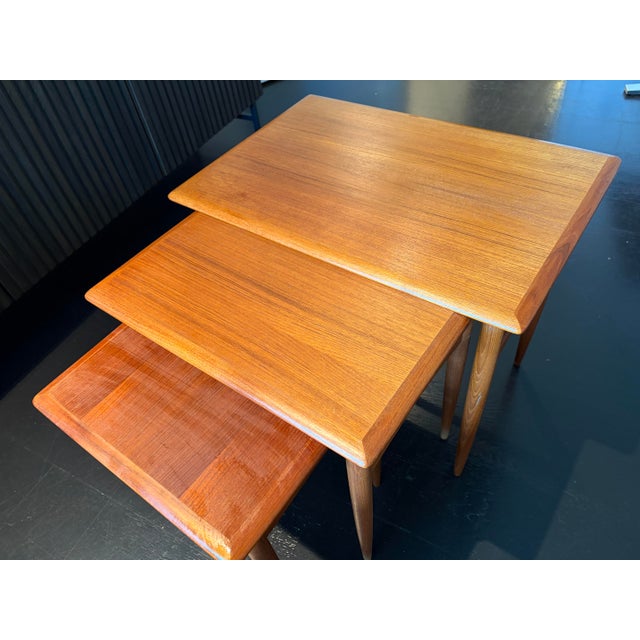 Mid-Century Modern Nesting Tables in Teak, 1950s, Set of 3 For Sale - Image 3 of 3