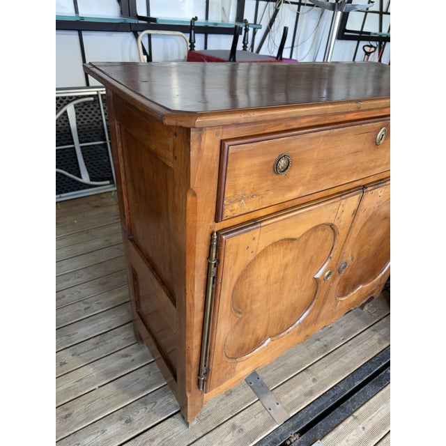 Vintage Buffet in Walnut, in Very Good conditions. Designed before 1890