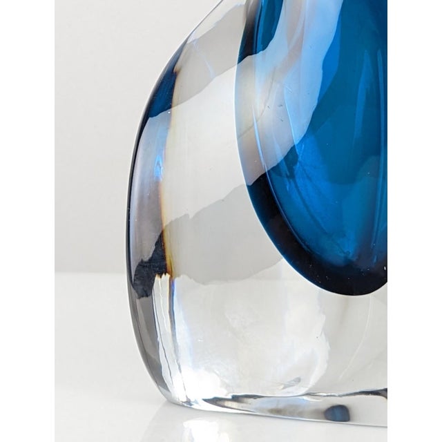 Sculptural table lamp produced in Sweden during the 1950s by the celebrated glassworks Orrefors. This piece is a...