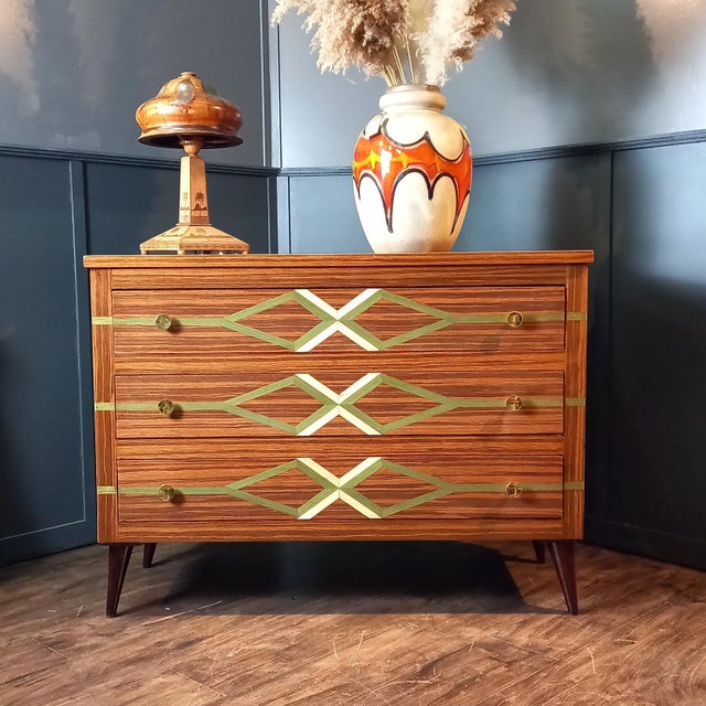 Mid-Century Italian Chest of Drawers in the style of Gio Ponti, 1960s For Sale - Image 12 of 18