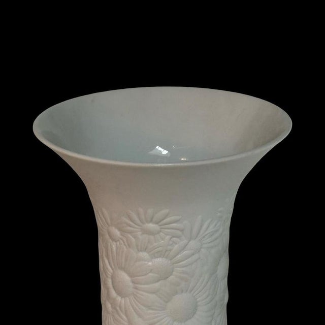 Wonderful design and craftsmanship. This vase from the studio-linie series by Rosenthal fits in both a vintage and a...