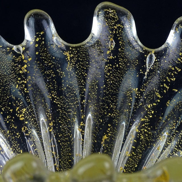 Murano Vintage Clear Gold Flecks Bibbles Italian Art Glass Fan Shaped Scissor Cut Rim Flower Vase For Sale In Orlando - Image 6 of 9