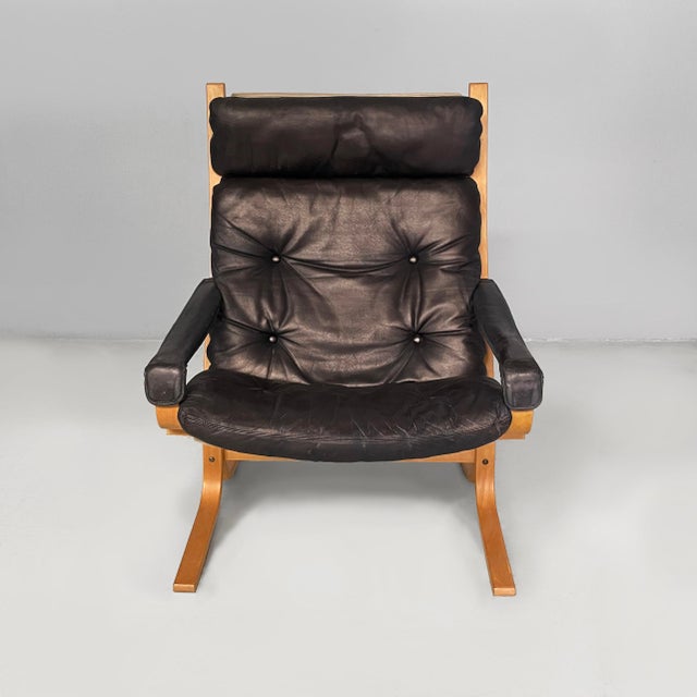 Norway modern armchairs Siesta by Igmar Relling for Westnofa, 1970s Pair of Siesta armchairs in black leather and wood....