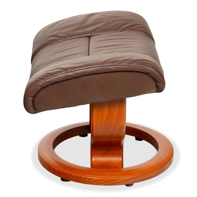 Set of Reno Leather Recliner with Ottoman from Stressless For Sale - Image 17 of 18