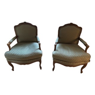 Pair of Vintage French Louis XIV-Style Carved Fauteuil Chairs by Baker Furniture Company. For Sale