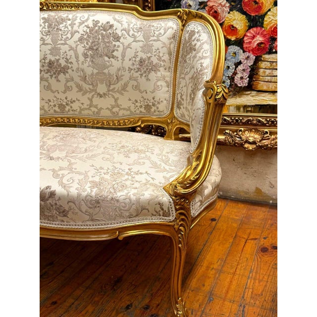 French French Louis XV Style Sofa – White Damask Upholstery With Hand-Applied Gold Leaf Frame For Sale - Image 3 of 4