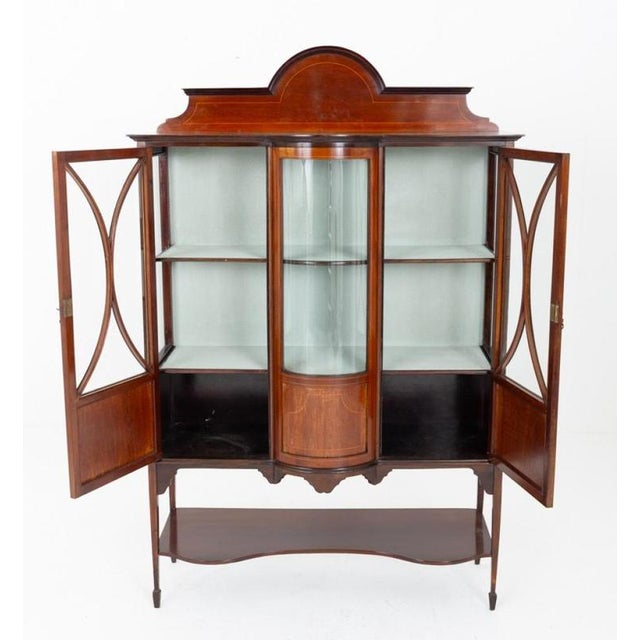 Sheraton Display Cabinet in Mahogany, 1900 For Sale - Image 3 of 6