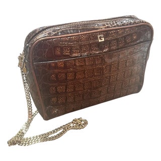 1980s High Quality Embossed Brown Leather and Brass Shoulder Bag by Gherardini For Sale