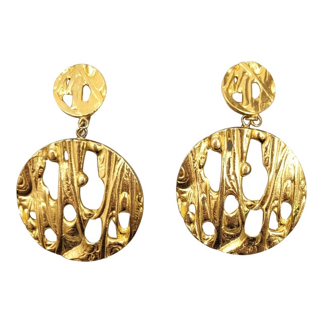 Vintage 1970s Signed Trifari Modernist Goldtone Pendant Clip Earrings - 2 Pieces For Sale