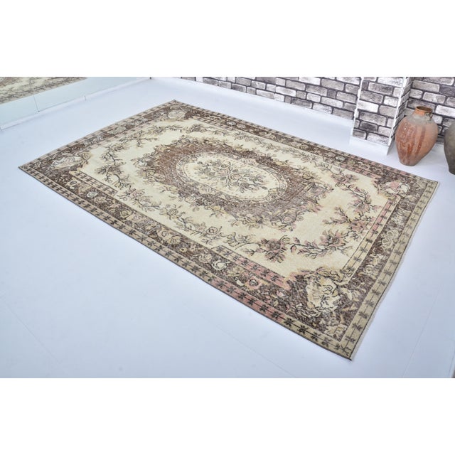 Turkish 1950s Oversize Oushak Geometric Carpet For Sale - Image 3 of 9