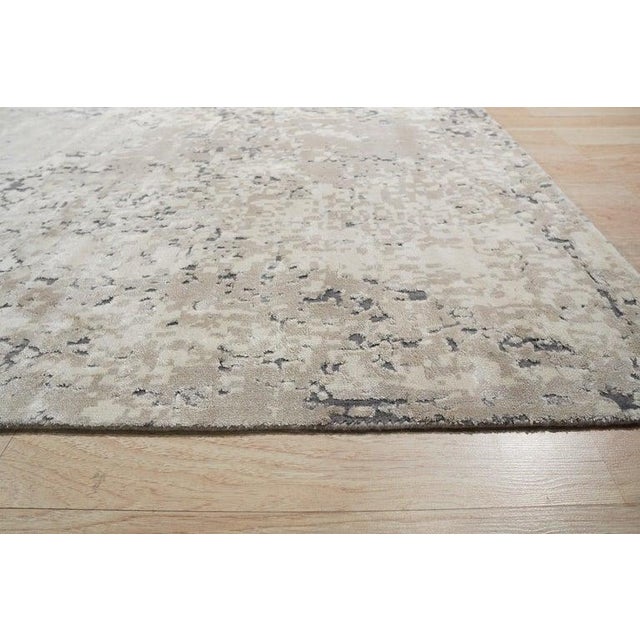 Indian 8x10 Gray Machine Made Wool Distressed Texture Abstract Modern Carpet Rug For Sale - Image 3 of 6