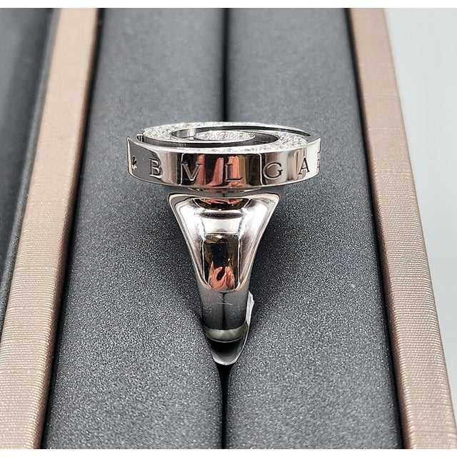 Early 21st Century Bvlgari 18k White Gold Optical Illusion, Onyx, Diamond Spinning Ring, Size 5.5 For Sale - Image 5 of 11