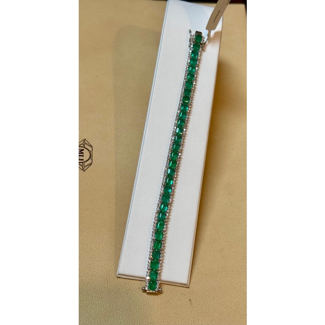 Emerald 12.46 Ct Natural Zambian Tennis Bracelet with 3.25 Ct Diamonds and 18k Gold For Sale - Image 8 of 18