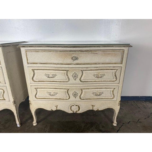 French Early 20th Century Pair of Louis XV–Style Painted Chests With Antiqued Marbled-Foxed Mirror Tops For Sale - Image 3 of 17