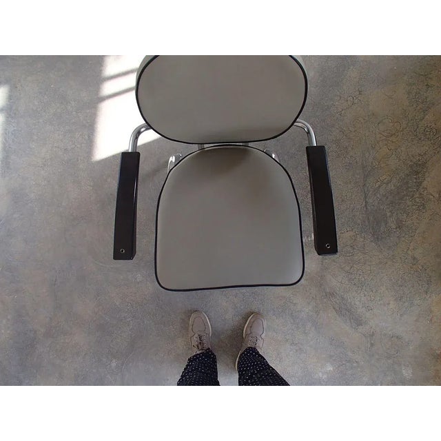 Mid-Century Hairdresser's Chair with Bakelite Armrests, in Very Good conditions. Designed 1950 to 1959