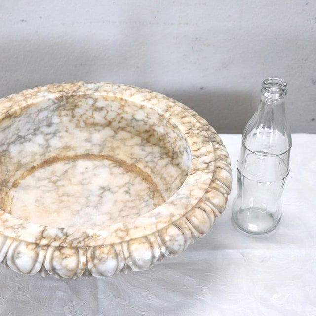 20th Century Circular Sink in Marble, 1890s For Sale - Image 12 of 13