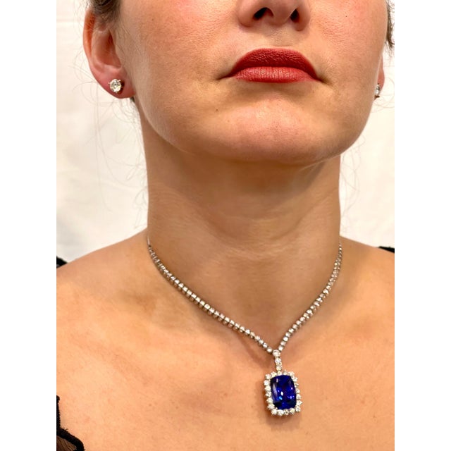 21 Carat Cushion-Cut AAA Tanzanite & 9.5 Ct Diamonds, Pendant Necklace Estate For Sale - Image 11 of 18